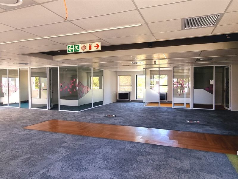 Office space to let in Woodmead Estate - Photo 3