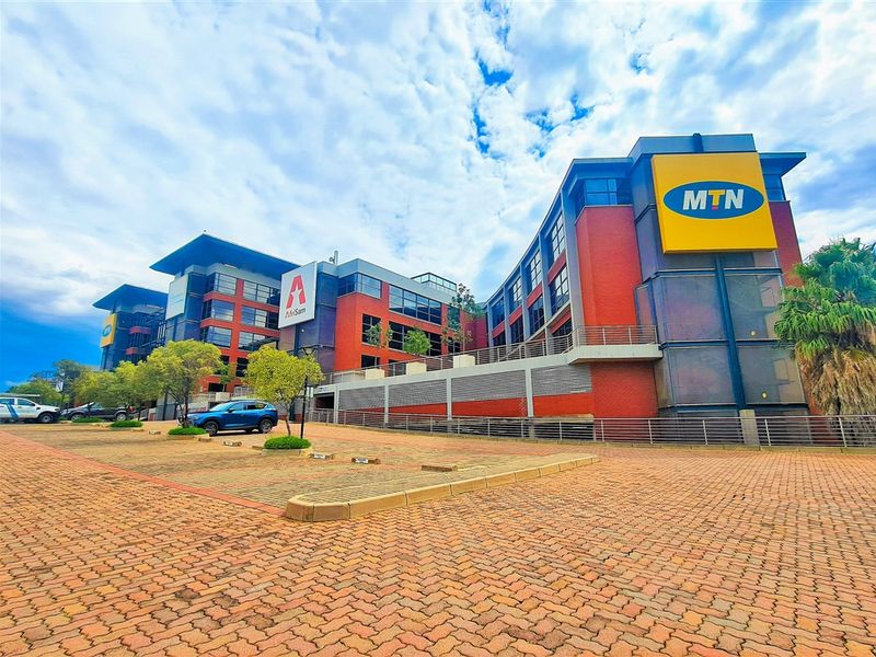 918m2 Office to Let in Constantia Office Park - Photo 2