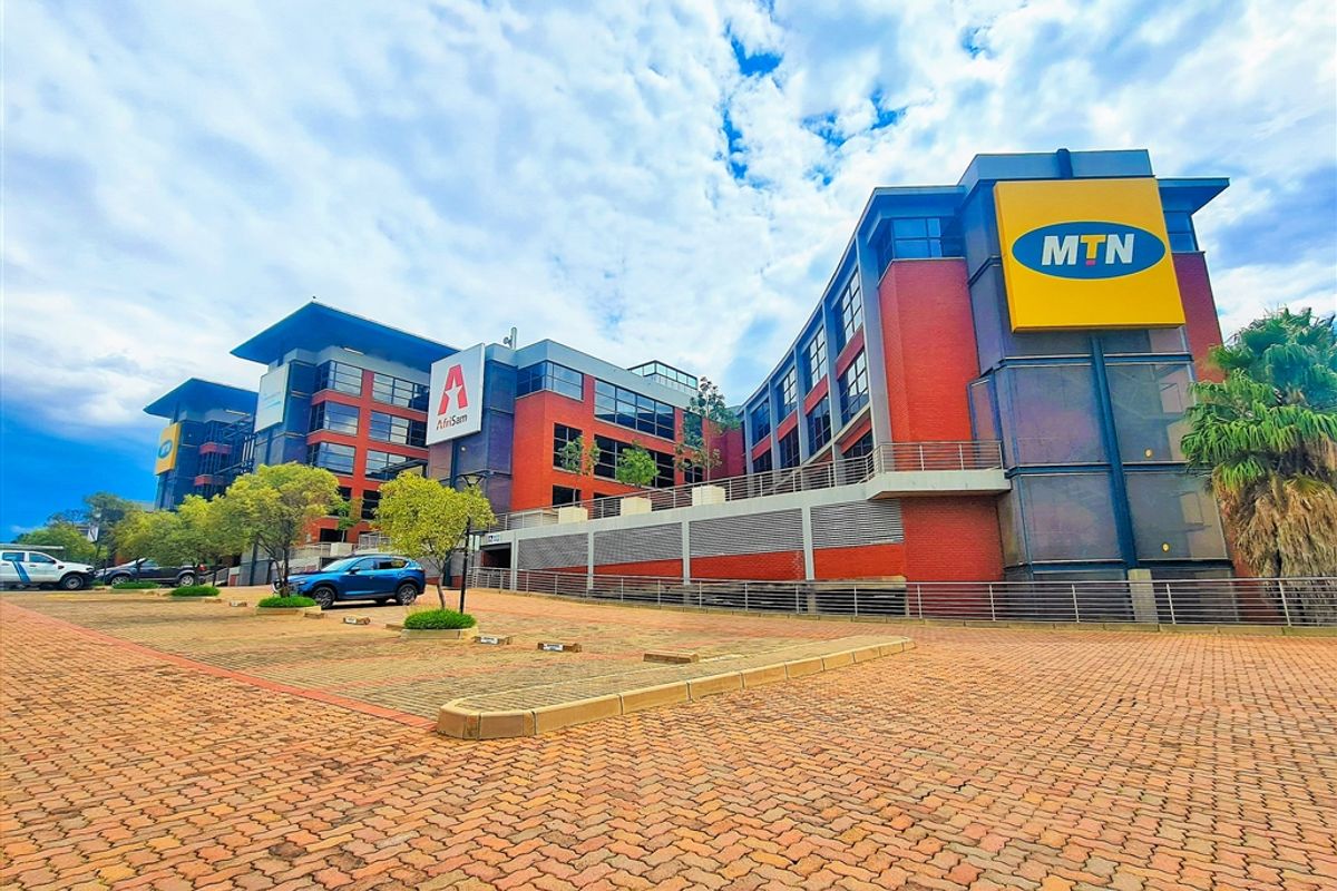 918m2 Office to Let in Constantia Office Park - Photo 2