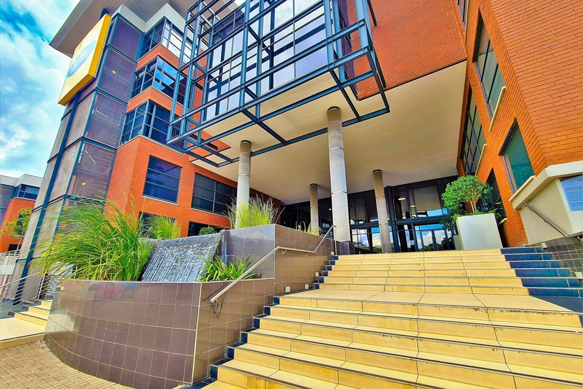 918m2 Office to Let in Constantia Office Park - Photo 4