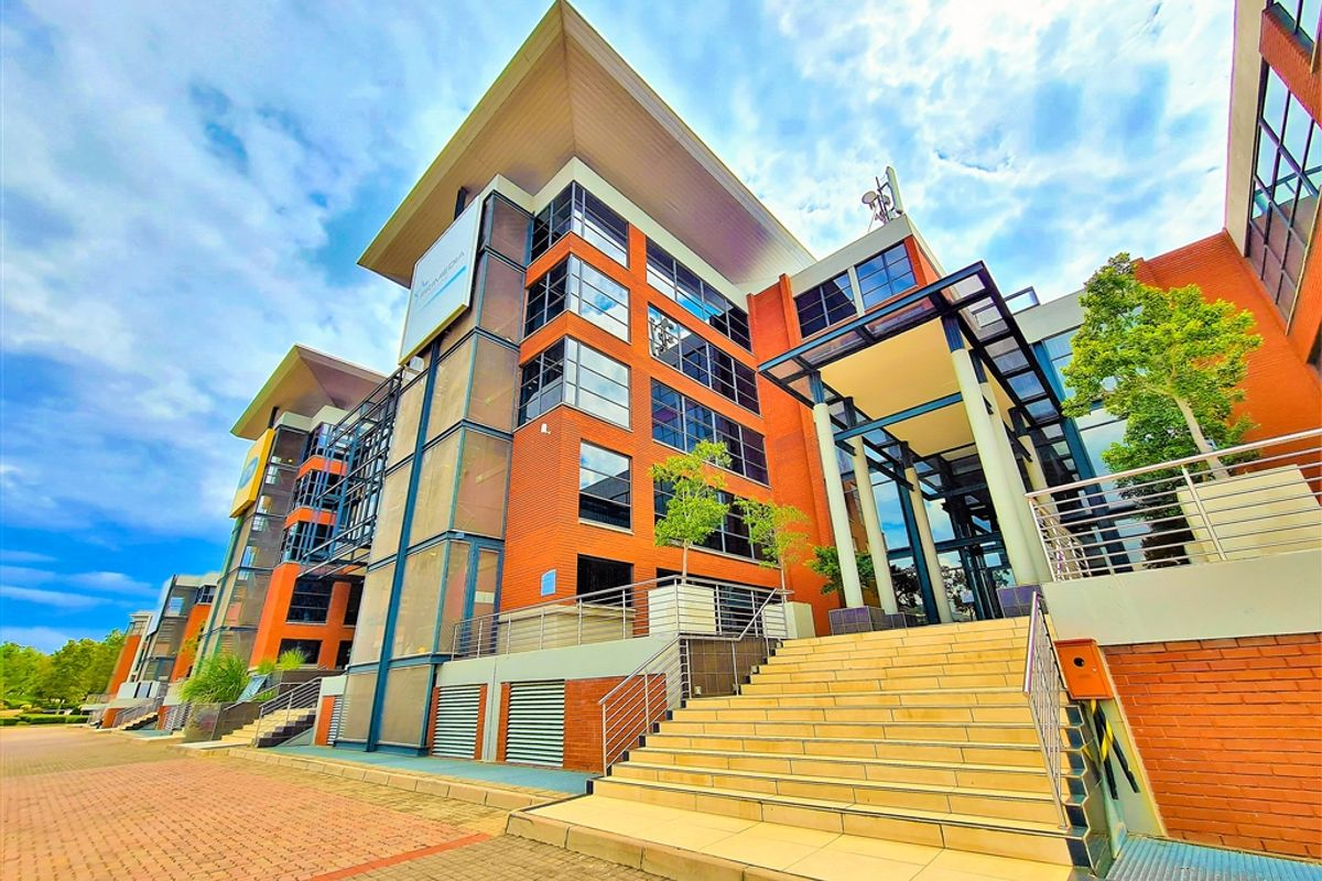 918m2 Office to Let in Constantia Office Park - Photo 3
