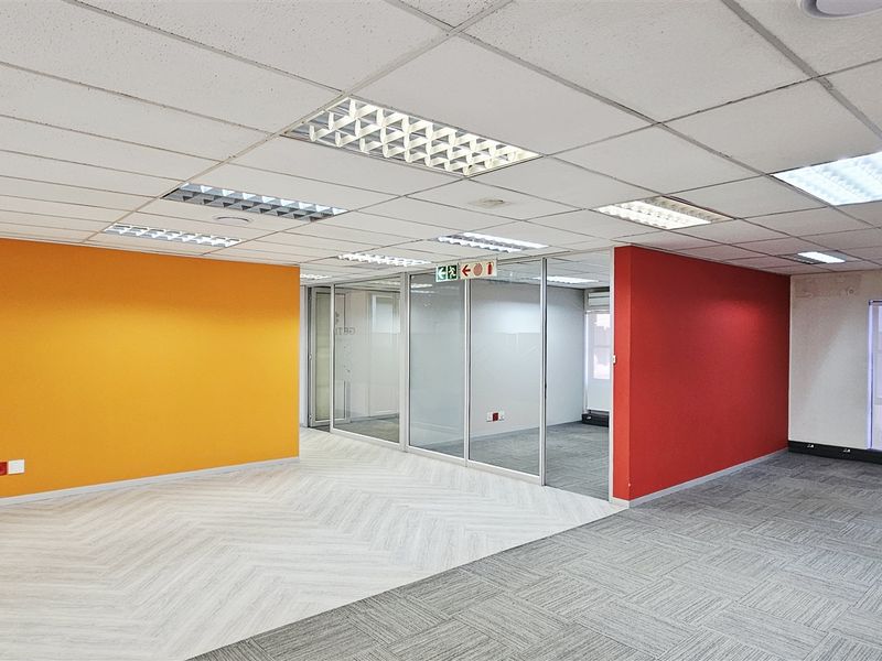 Immaculate office space to let in Woodmead Office Park - Photo 7