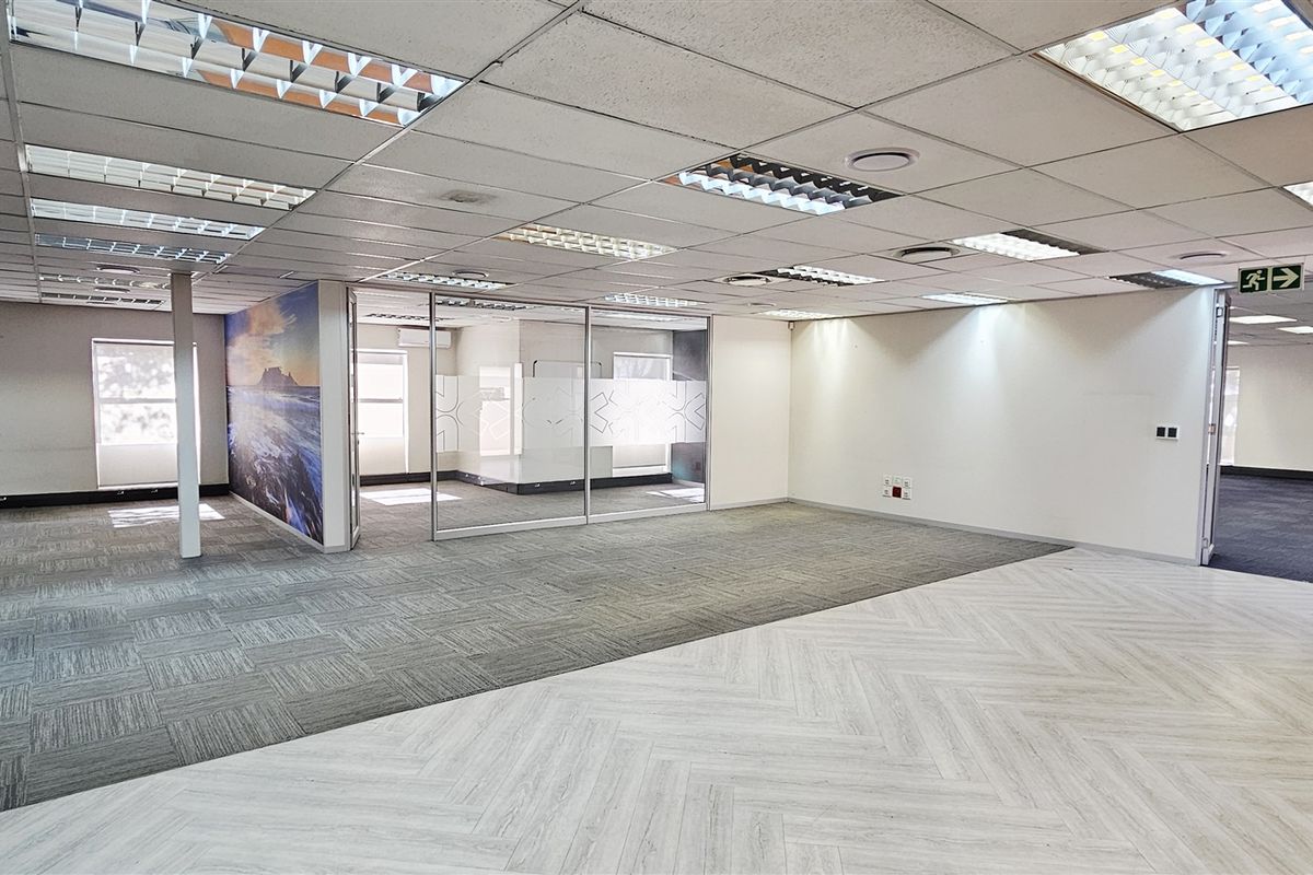 Immaculate office space to let in Woodmead Office Park - Photo 5