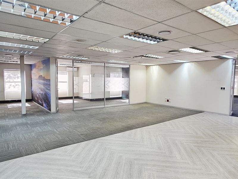 Immaculate office space to let in Woodmead Office Park - Photo 5