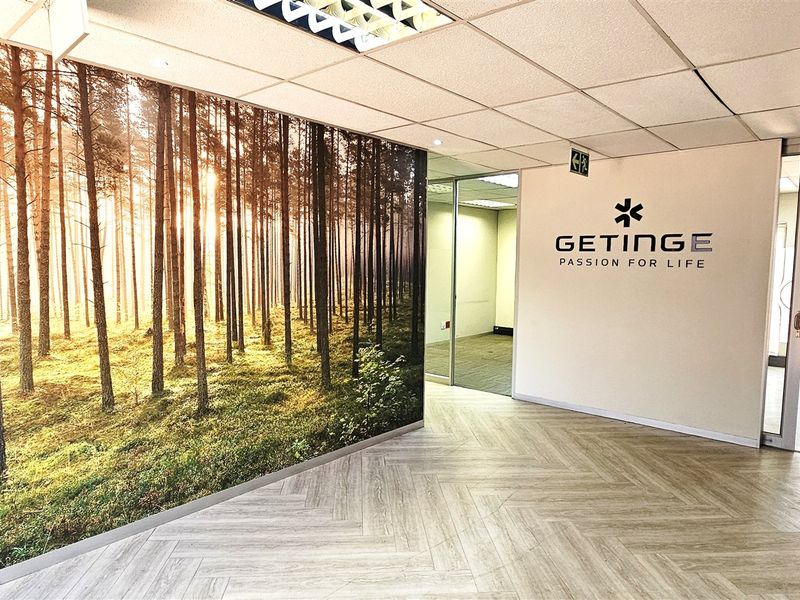 Immaculate office space to let in Woodmead Office Park - Photo 2