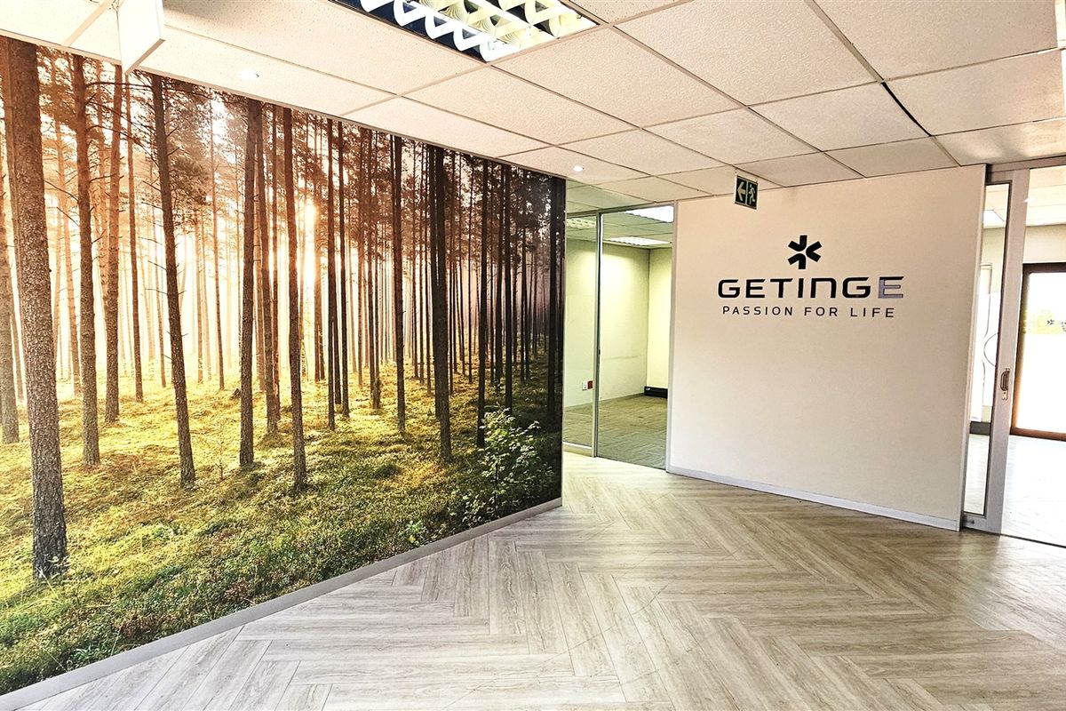 Immaculate office space to let in Woodmead Office Park - Photo 2
