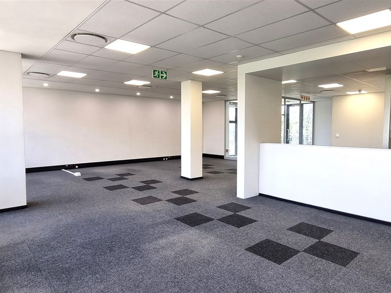 office space to let in Knightsbridge Office Park - Photo 10