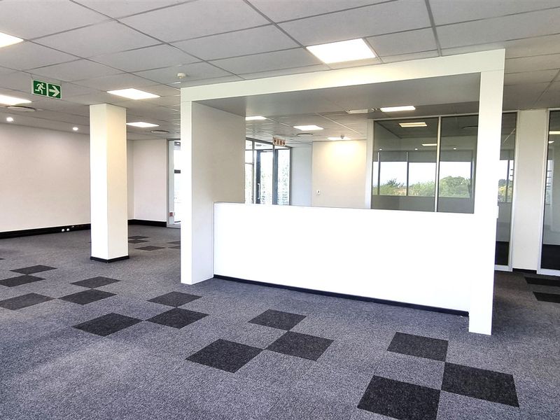 office space to let in Knightsbridge Office Park - Photo 9