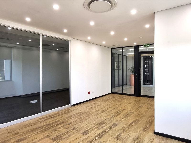 office space to let in Knightsbridge Office Park - Photo 3