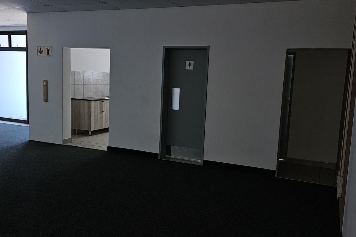 Move-In Ready Warehouses – Competitive Rental Rates! - Photo 2