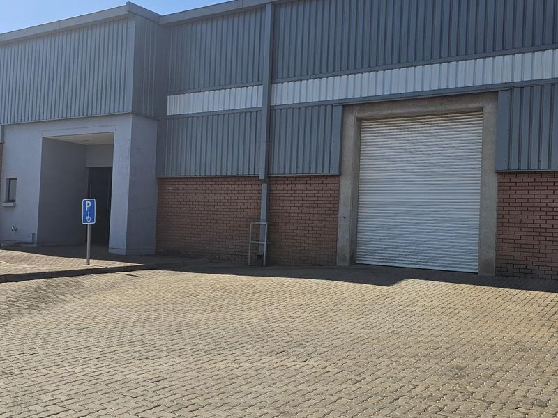 Move-In Ready Warehouses – Competitive Rental Rates! - Photo 10