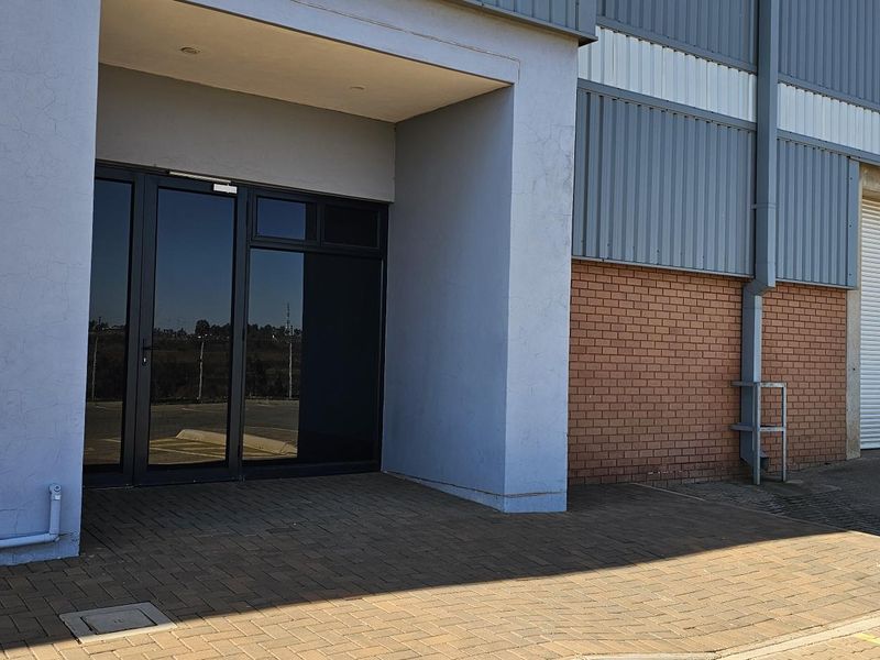 Move-In Ready Warehouses – Competitive Rental Rates! - Photo 8