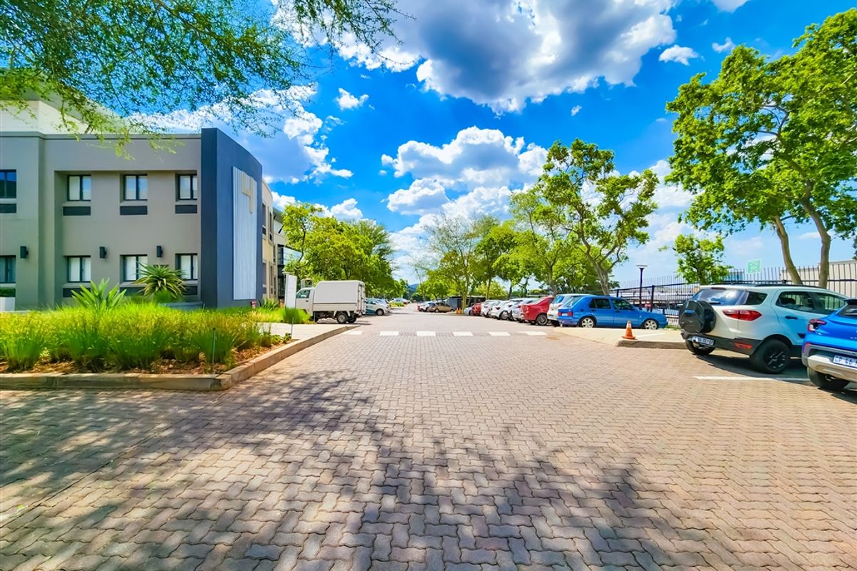 520m2 Office to Let in Clearwater Office Park - Photo 2