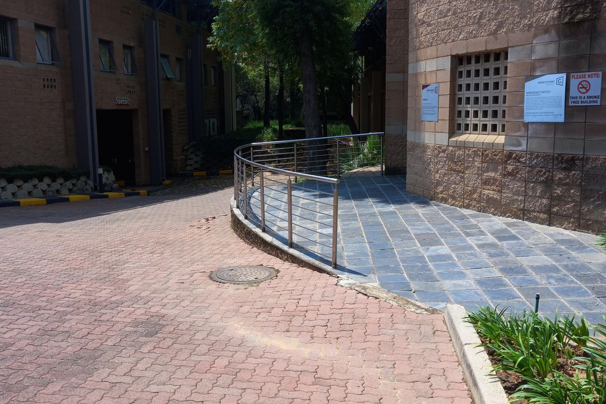 Premium 1050.24 m2 Office Space avaible to rent in the heart of – Central Park, Midrand - Photo 4