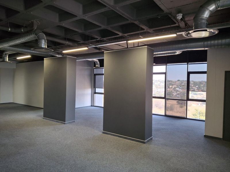 Extraordinary Office Space with Premium Finishes and Stunning Views - Photo 7
