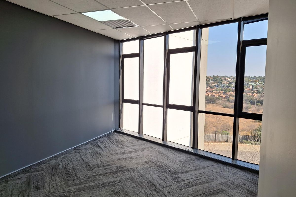 Extraordinary Office Space with Premium Finishes and Stunning Views - Photo 4