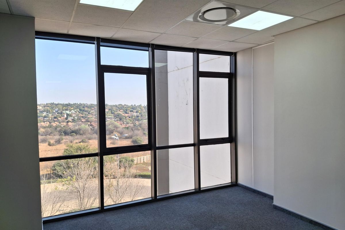 Extraordinary Office Space with Premium Finishes and Stunning Views - Photo 5