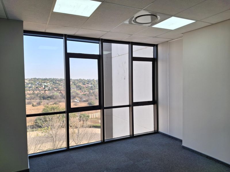 Extraordinary Office Space with Premium Finishes and Stunning Views - Photo 5