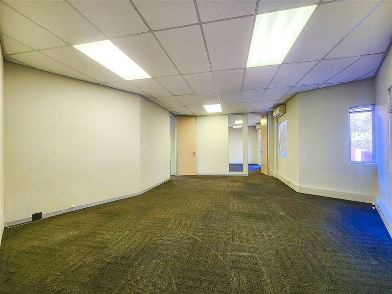 259m2 Modern Office to Let in Waterford Office Park - Photo 8