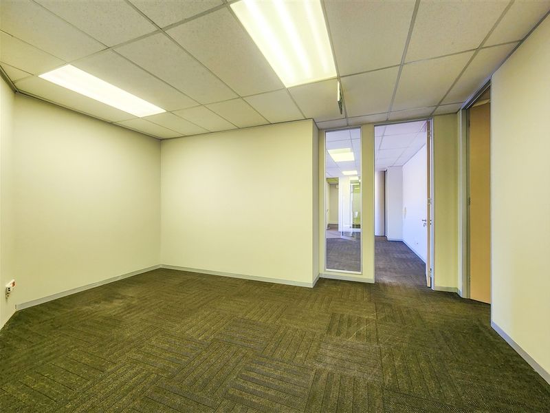 259m2 Modern Office to Let in Waterford Office Park - Photo 7
