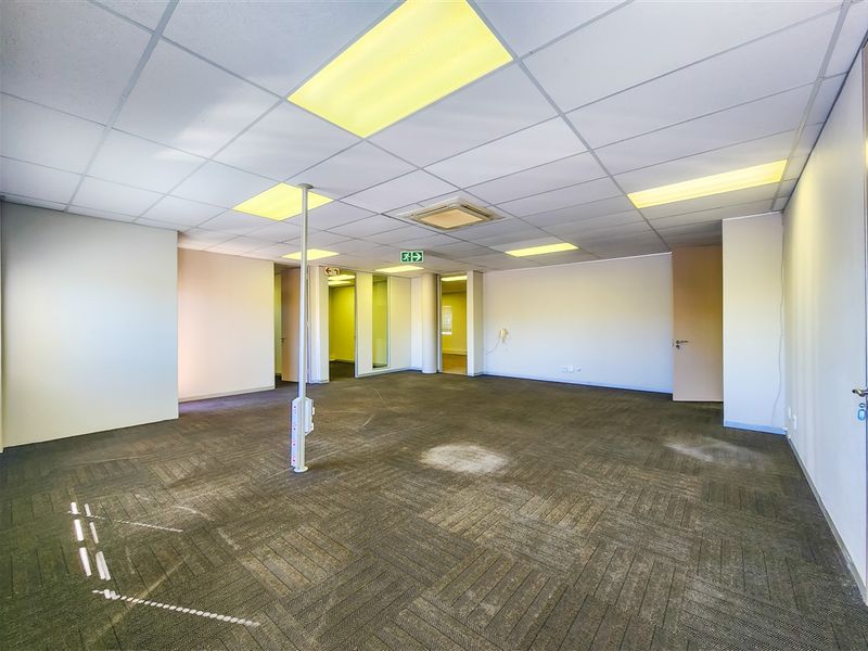 259m2 Modern Office to Let in Waterford Office Park - Photo 6