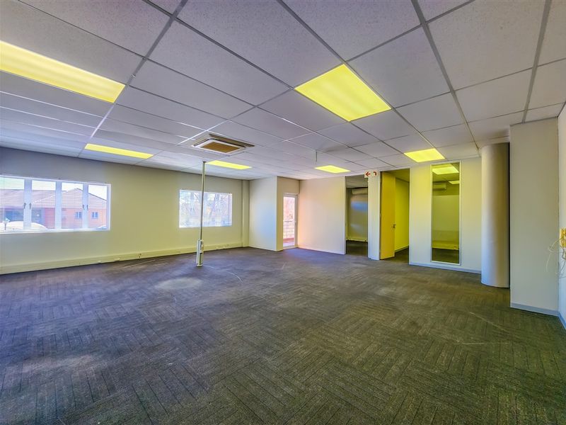 259m2 Modern Office to Let in Waterford Office Park - Photo 5
