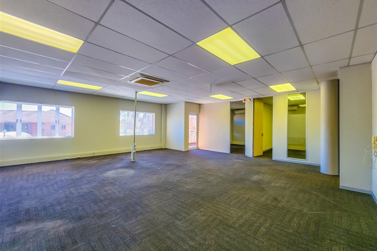 259m2 Modern Office to Let in Waterford Office Park - Photo 5