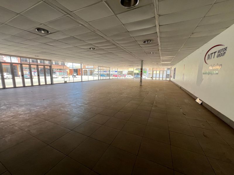 Expansive showroom with workshop for sale in Klerksdorp Central—ideal for your business venture! - Photo 6