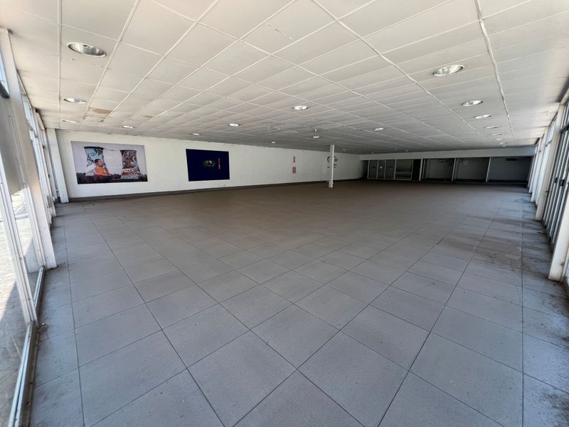 Expansive showroom with workshop for sale in Klerksdorp Central—ideal for your business venture! - Photo 7