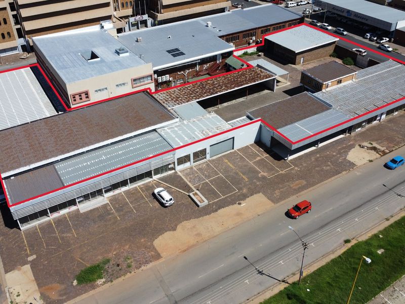 Expansive showroom with workshop for sale in Klerksdorp Central—ideal for your business venture! - Photo 2
