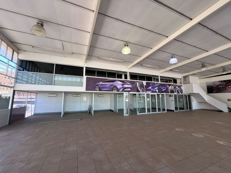 Expansive showroom with workshop for sale in Klerksdorp Central—ideal for your business venture! - Photo 10