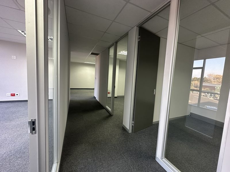 RENT DIRECT (perks + no middlemen)! 149m2 Office to Let in the heart of Southdowns, Irene, Centurion - Photo 10