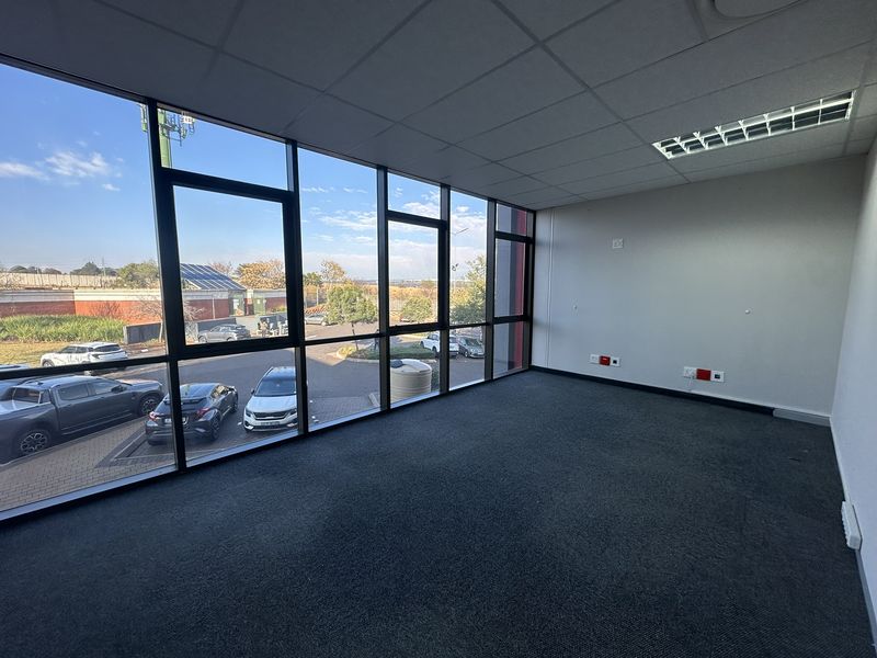 RENT DIRECT (perks + no middlemen)! 149m2 Office to Let in the heart of Southdowns, Irene, Centurion - Photo 9