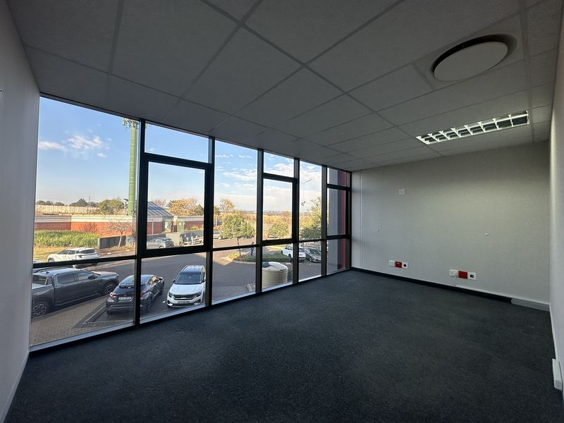 RENT DIRECT (perks + no middlemen)! 149m2 Office to Let in the heart of Southdowns, Irene, Centurion - Photo 8