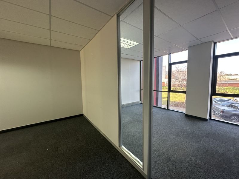 RENT DIRECT (perks + no middlemen)! 149m2 Office to Let in the heart of Southdowns, Irene, Centurion - Photo 6