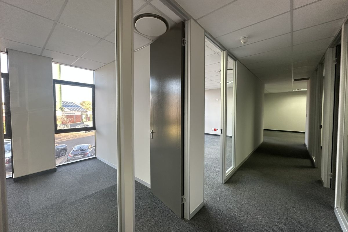 RENT DIRECT (perks + no middlemen)! 149m2 Office to Let in the heart of Southdowns, Irene, Centurion - Photo 5