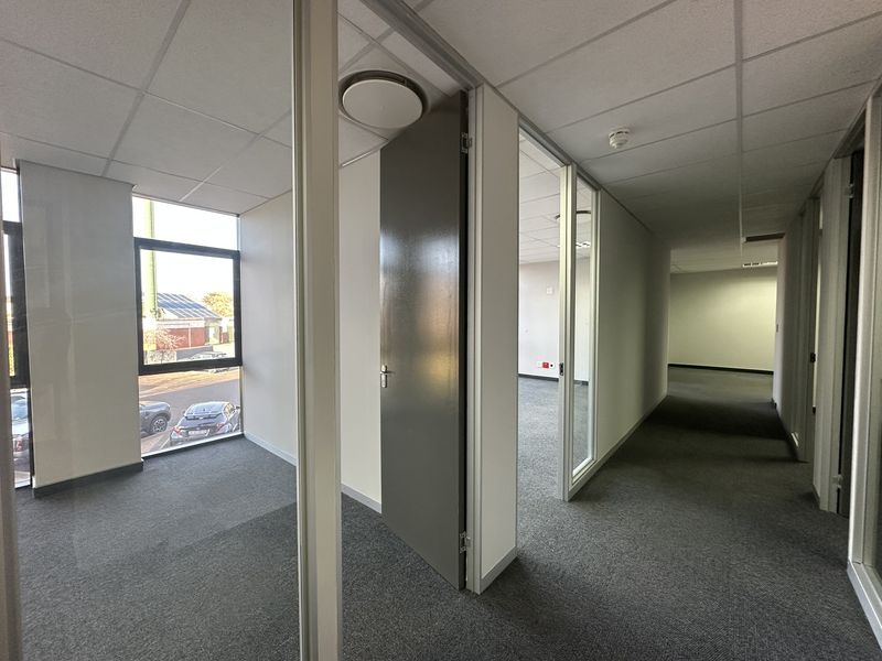 RENT DIRECT (perks + no middlemen)! 149m2 Office to Let in the heart of Southdowns, Irene, Centurion - Photo 5