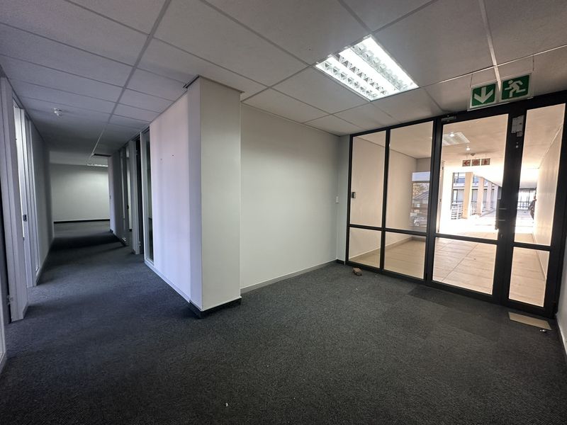 RENT DIRECT (perks + no middlemen)! 149m2 Office to Let in the heart of Southdowns, Irene, Centurion - Photo 4