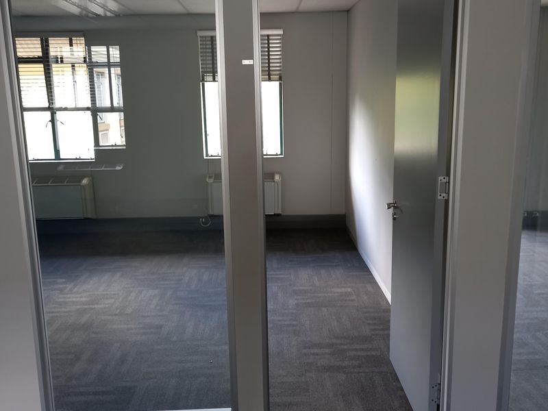 Premuim office space to rent in Hatfeild Pretoria - Photo 10