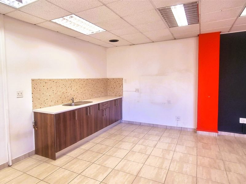 Office space to let on the 2nd floor in The Woodlands Office Park - Photo 5