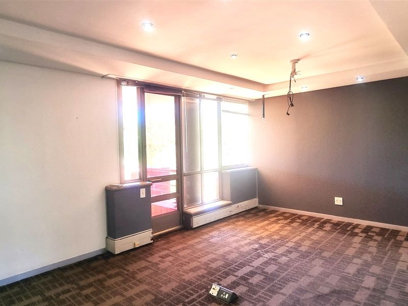 Office space to let on the 2nd floor in The Woodlands Office Park - Photo 6