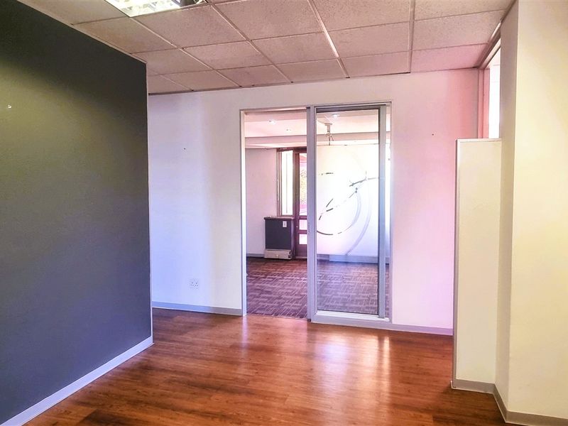 Office space to let on the 2nd floor in The Woodlands Office Park - Photo 3