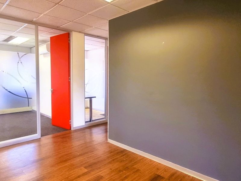 Office space to let on the 2nd floor in The Woodlands Office Park - Photo 10