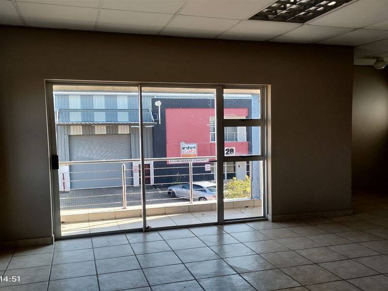 404m2  Warehouse  - TO LEASE - Photo 8