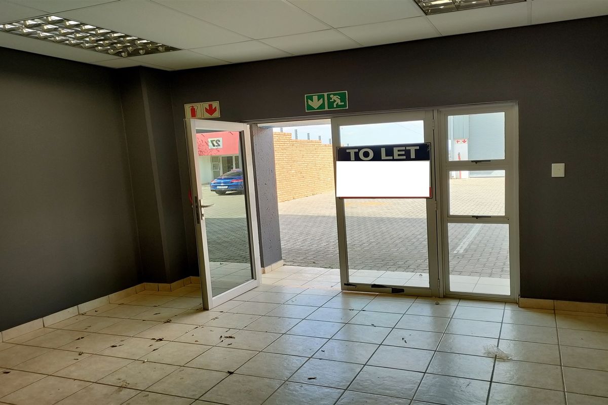 404m2  Warehouse  - TO LEASE - Photo 3