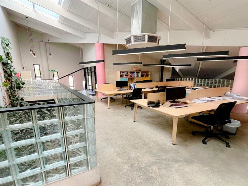365m2 office space to let in Orange Grove - Photo 9