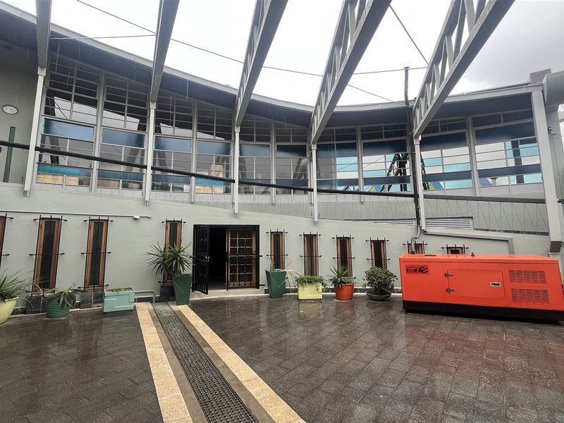 365m2 office space to let in Orange Grove - Photo 2