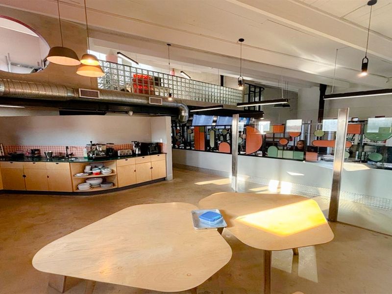 365m2 office space to let in Orange Grove - Photo 4