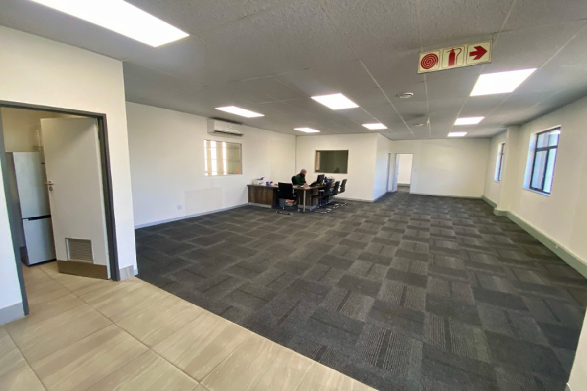 3,215m2 Dual-Unit Industrial Warehouse To Let in Randjespark Midrand - Photo 5