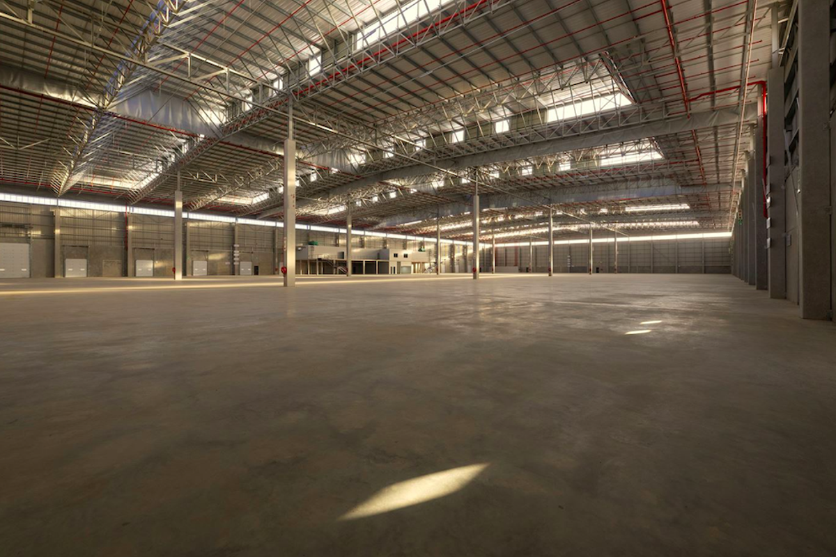 19099 sqm Warehouse to let in Longlake - Photo 2